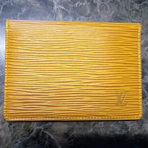 Like NEW!! Authentic LouisVuitton Yellow & Purple Epi Leather Bifold Card Case✨